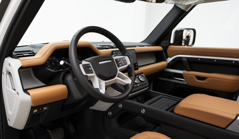 Land Rover • Defender • 90 HSE/GCC/2024/ Brand New full