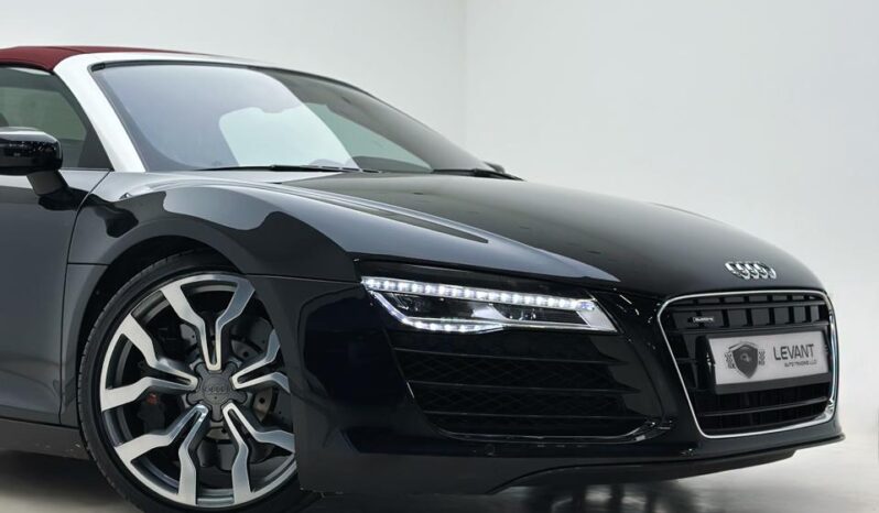 Audi R8 SPYDER V8 / GCC / 2014 / VERY LOW MILEAGE / MINT CONDITION / FULL SERVIES HISTORY full