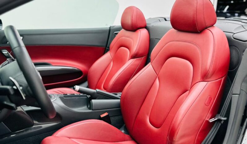 Audi R8 SPYDER V8 / GCC / 2014 / VERY LOW MILEAGE / MINT CONDITION / FULL SERVIES HISTORY full