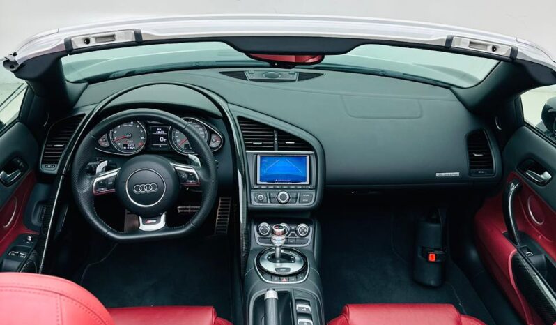 Audi R8 SPYDER V8 / GCC / 2014 / VERY LOW MILEAGE / MINT CONDITION / FULL SERVIES HISTORY full