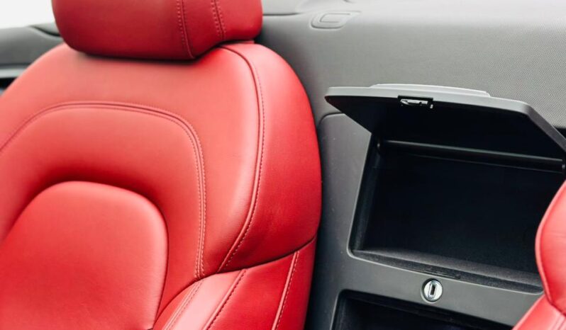 Audi R8 SPYDER V8 / GCC / 2014 / VERY LOW MILEAGE / MINT CONDITION / FULL SERVIES HISTORY full