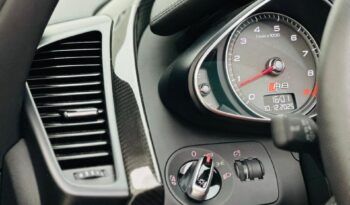 Audi R8 SPYDER V8 / GCC / 2014 / VERY LOW MILEAGE / MINT CONDITION / FULL SERVIES HISTORY full