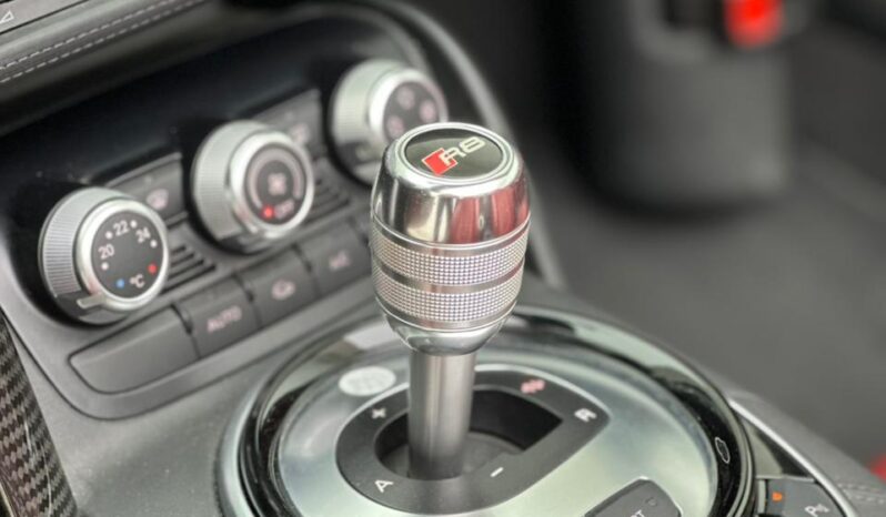 Audi R8 SPYDER V8 / GCC / 2014 / VERY LOW MILEAGE / MINT CONDITION / FULL SERVIES HISTORY full