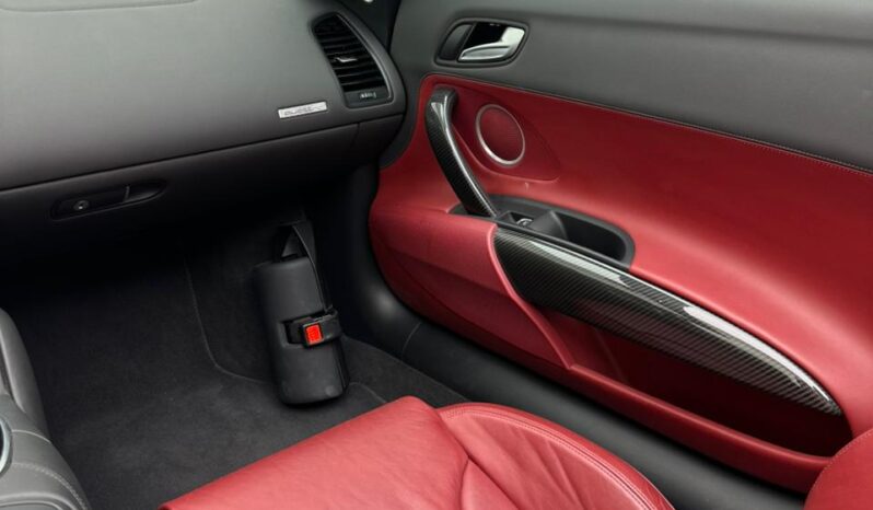 Audi R8 SPYDER V8 / GCC / 2014 / VERY LOW MILEAGE / MINT CONDITION / FULL SERVIES HISTORY full