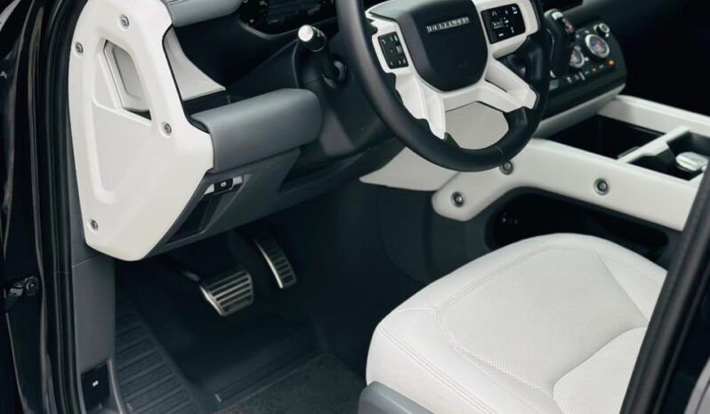 LAND ROVER / DEFENDER 110 / 2025 / GCC / 7 SEATS full