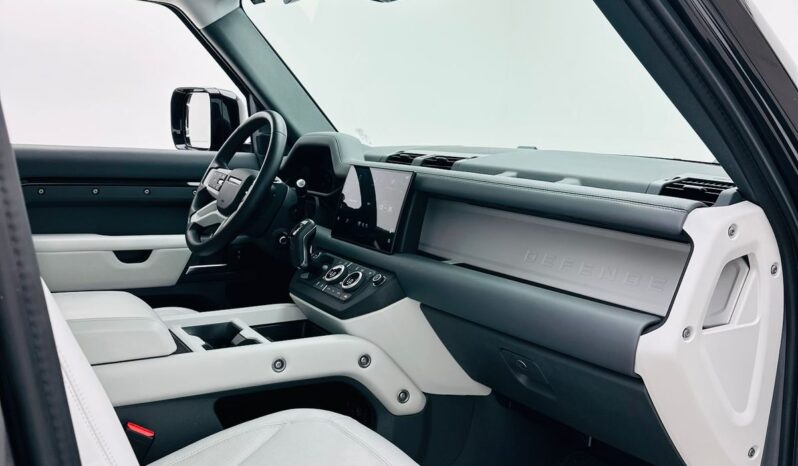 LAND ROVER / DEFENDER 110 / 2025 / GCC / 7 SEATS full