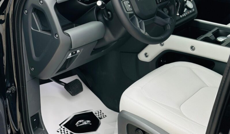 LAND ROVER DEFENDER / X DYNAMIC HSE V6 / GCC / BRAND NEW full