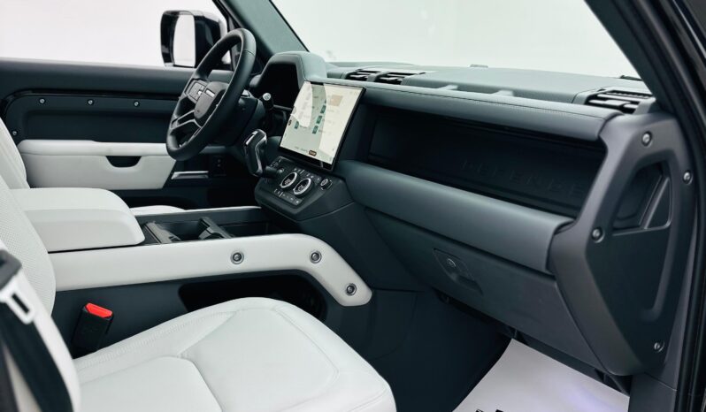 LAND ROVER DEFENDER / X DYNAMIC HSE V6 / GCC / BRAND NEW full