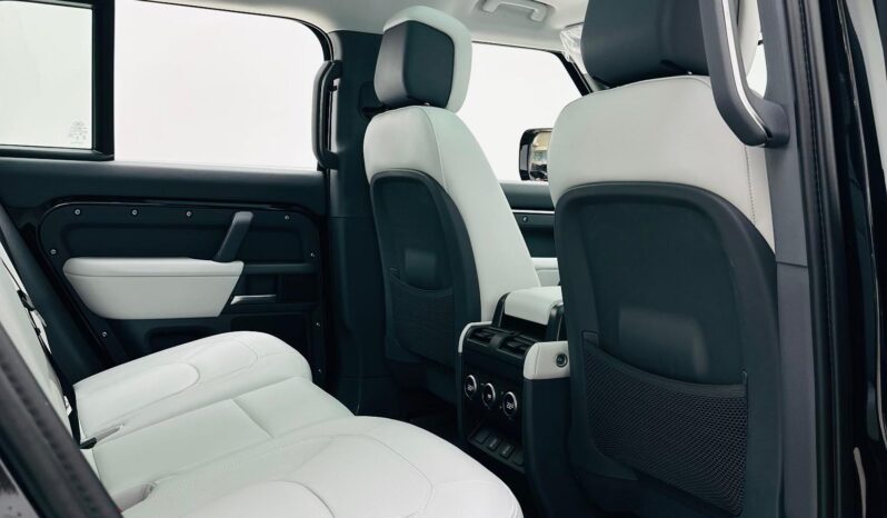 LAND ROVER DEFENDER / X DYNAMIC HSE V6 / GCC / BRAND NEW full