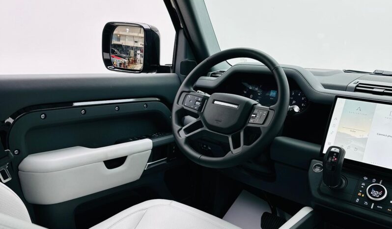 LAND ROVER DEFENDER / X DYNAMIC HSE V6 / GCC / BRAND NEW full