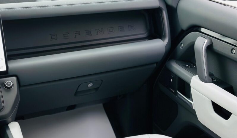 LAND ROVER DEFENDER / X DYNAMIC HSE V6 / GCC / BRAND NEW full