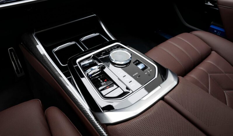 BMW 740i M-Kit / GCC / 2026 / Fully loaded / AGMC Warranty – Service / Brand New full