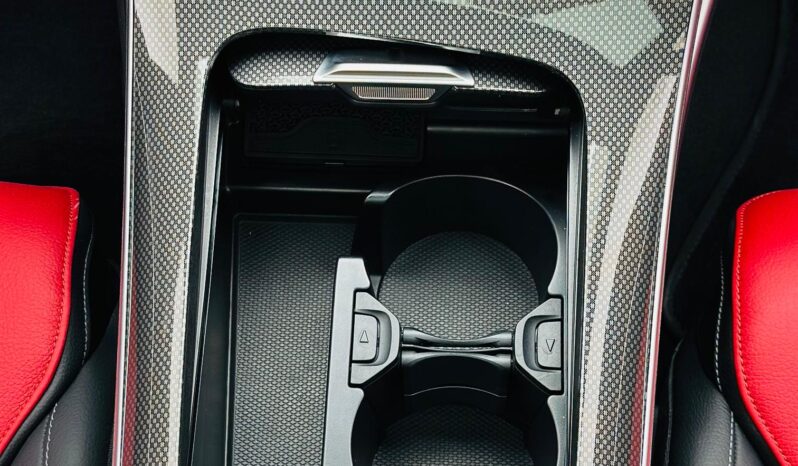 MERCEDES C200 PREMIUM PLUS / 2024 / GCC/ LOW MILEAGE / UNDER WARRANTY AND SERVICE PACKAGE full