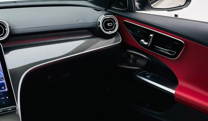 MERCEDES C200 PREMIUM PLUS / 2024 / GCC/ LOW MILEAGE / UNDER WARRANTY AND SERVICE PACKAGE full