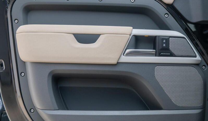 LAND ROVER DEFENDER / P400 SE 130 / LONG / 2023 / GCC full