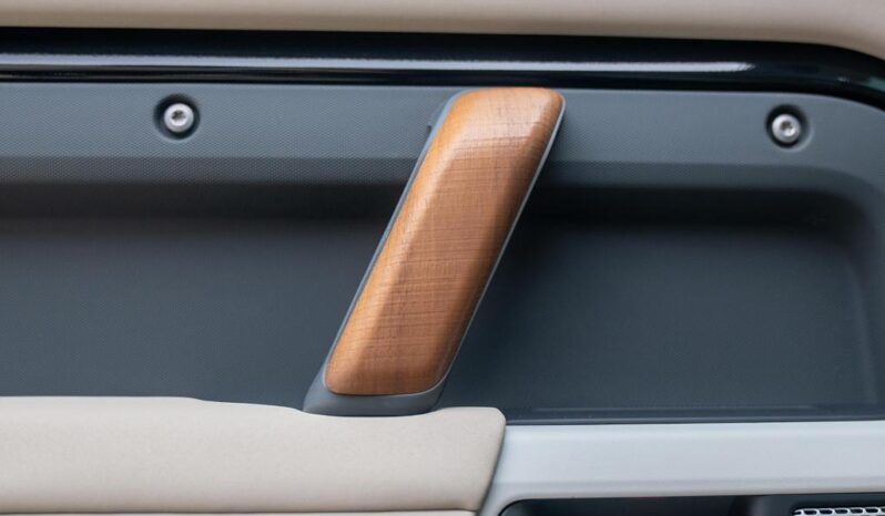 LAND ROVER DEFENDER / P400 SE 130 / LONG / 2023 / GCC full