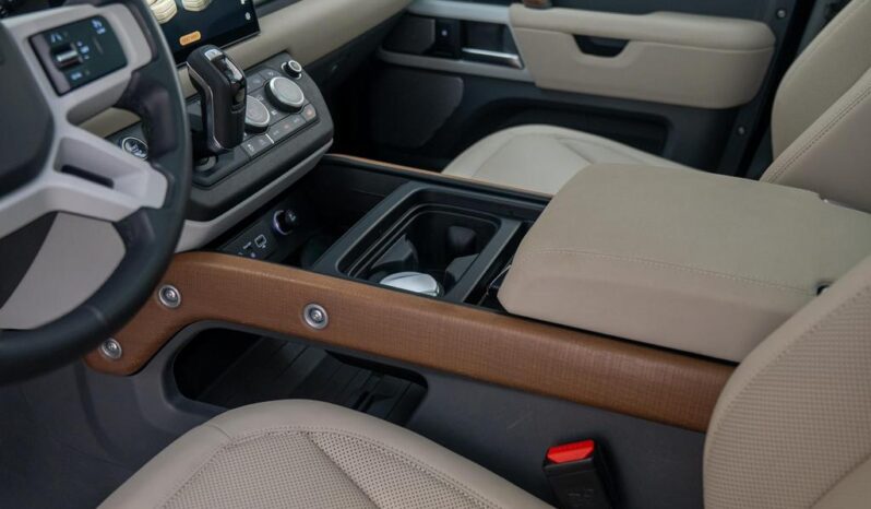 LAND ROVER DEFENDER / P400 SE 130 / LONG / 2023 / GCC full