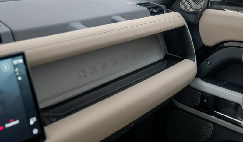 LAND ROVER DEFENDER / P400 SE 130 / LONG / 2023 / GCC full