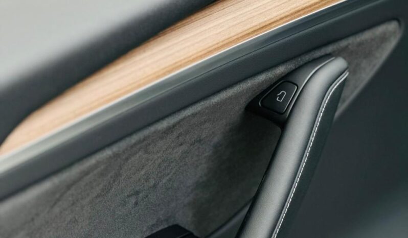 TESLA MODEL Y PERFORMANCE 2024 / GCC SPECS / UNDER WARRANTY full