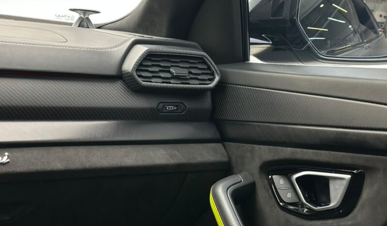 Lamborghini Urus 2022 full