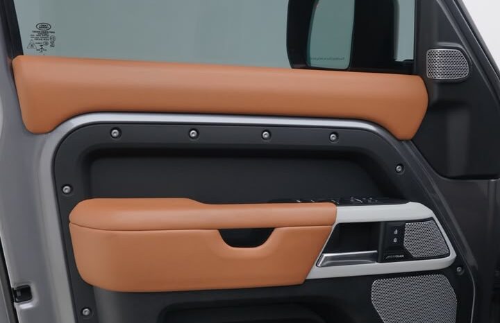 DEFENDER 130 GCC 2023 UNDER WARRANTY full