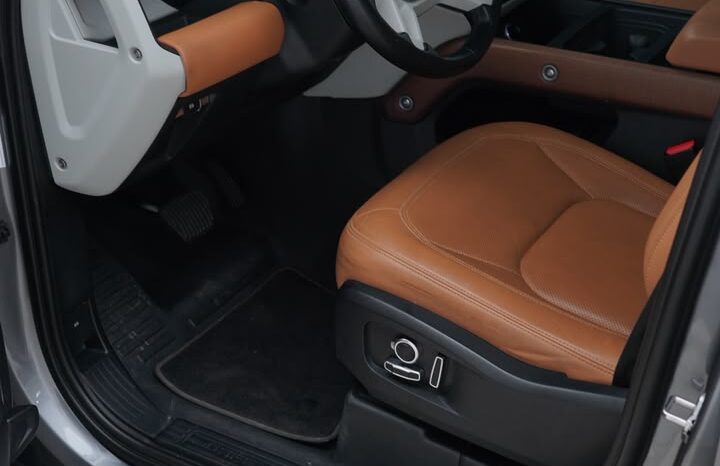 DEFENDER 130 GCC 2023 UNDER WARRANTY full