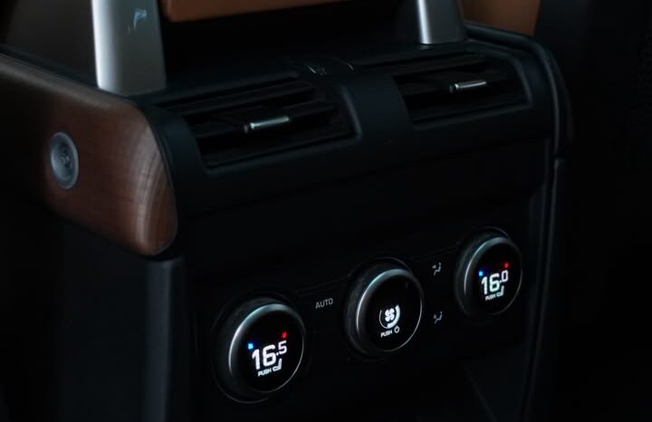 DEFENDER 130 GCC 2023 UNDER WARRANTY full