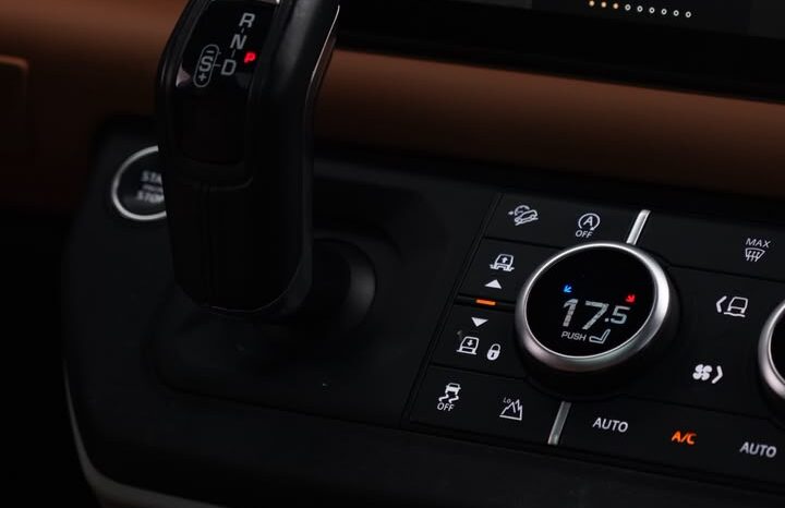 DEFENDER 130 GCC 2023 UNDER WARRANTY full