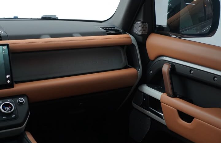 DEFENDER 130 GCC 2023 UNDER WARRANTY full