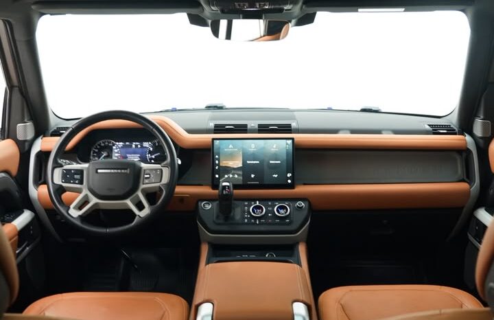 DEFENDER 130 GCC 2023 UNDER WARRANTY full