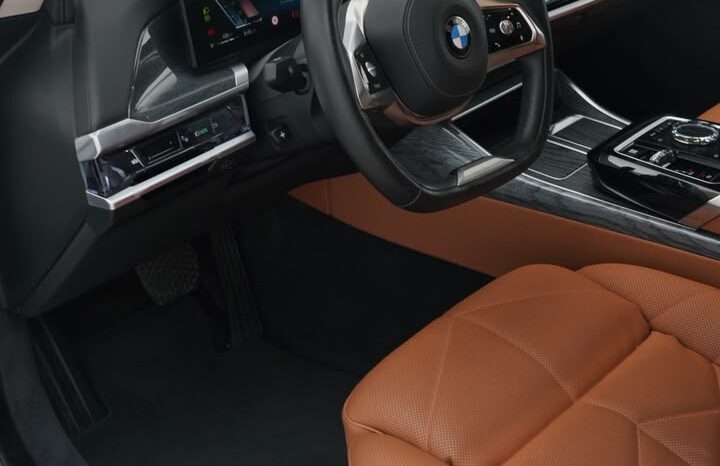 BMW 735I GCC UNDER WARRANTY full