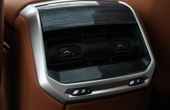BMW 735I GCC UNDER WARRANTY full