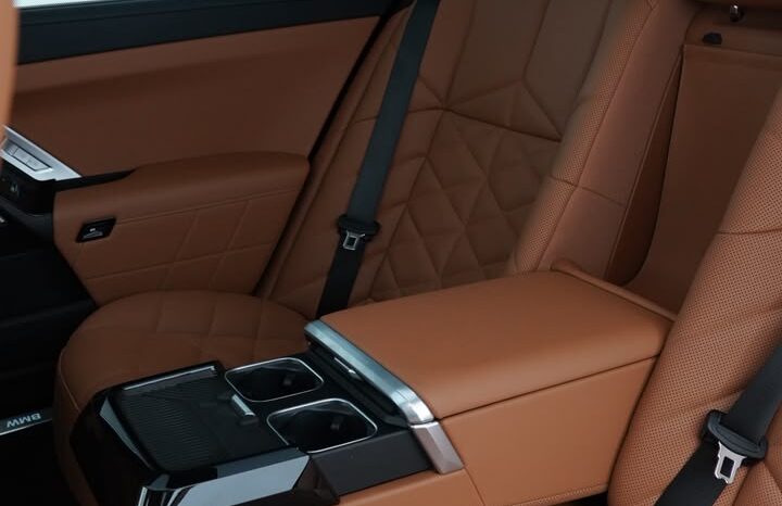 BMW 735I GCC UNDER WARRANTY full