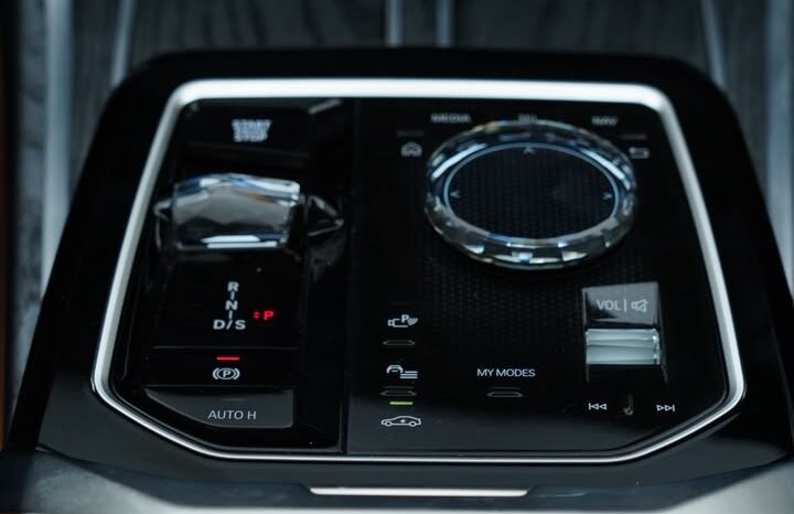 BMW 735I GCC UNDER WARRANTY full