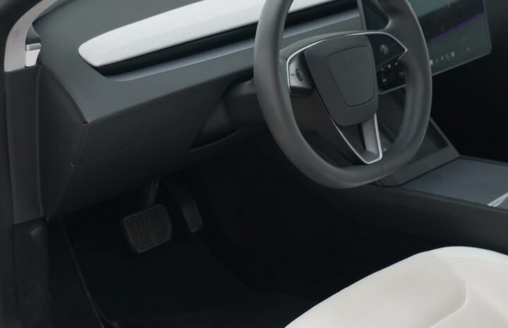 TESLA MODEL 3 GCC 2024 UNDER WARRANTY full