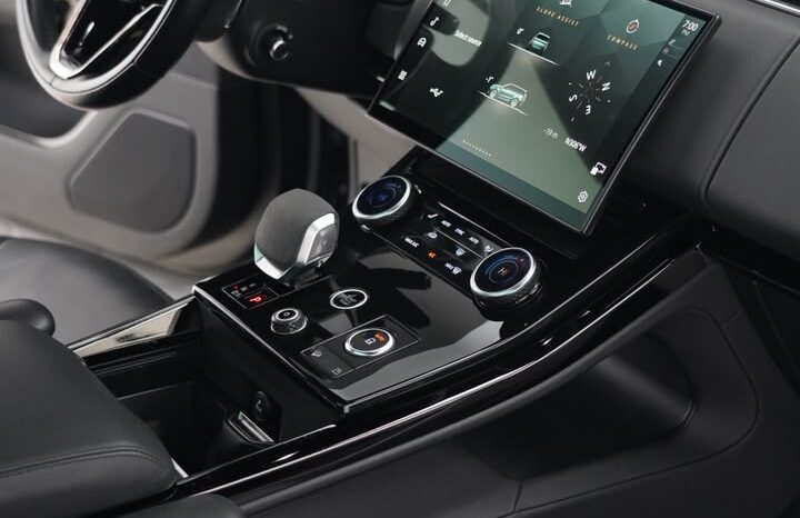 RANGE ROVER VOGUE 2023 GCC V8 full