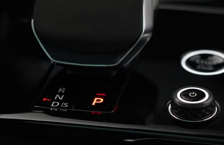 RANGE ROVER VOGUE 2023 GCC V8 full